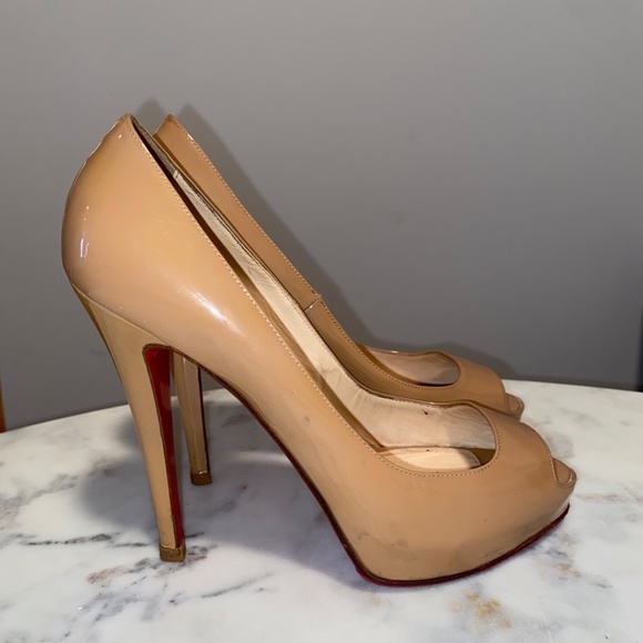 Tan Patent Leather Christian Louboutin peep toe heels size 39 - Picture 3 of 11